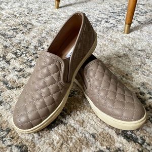 STEVE MADDEN ECENTRCQ SLIP-ON SNEAKER